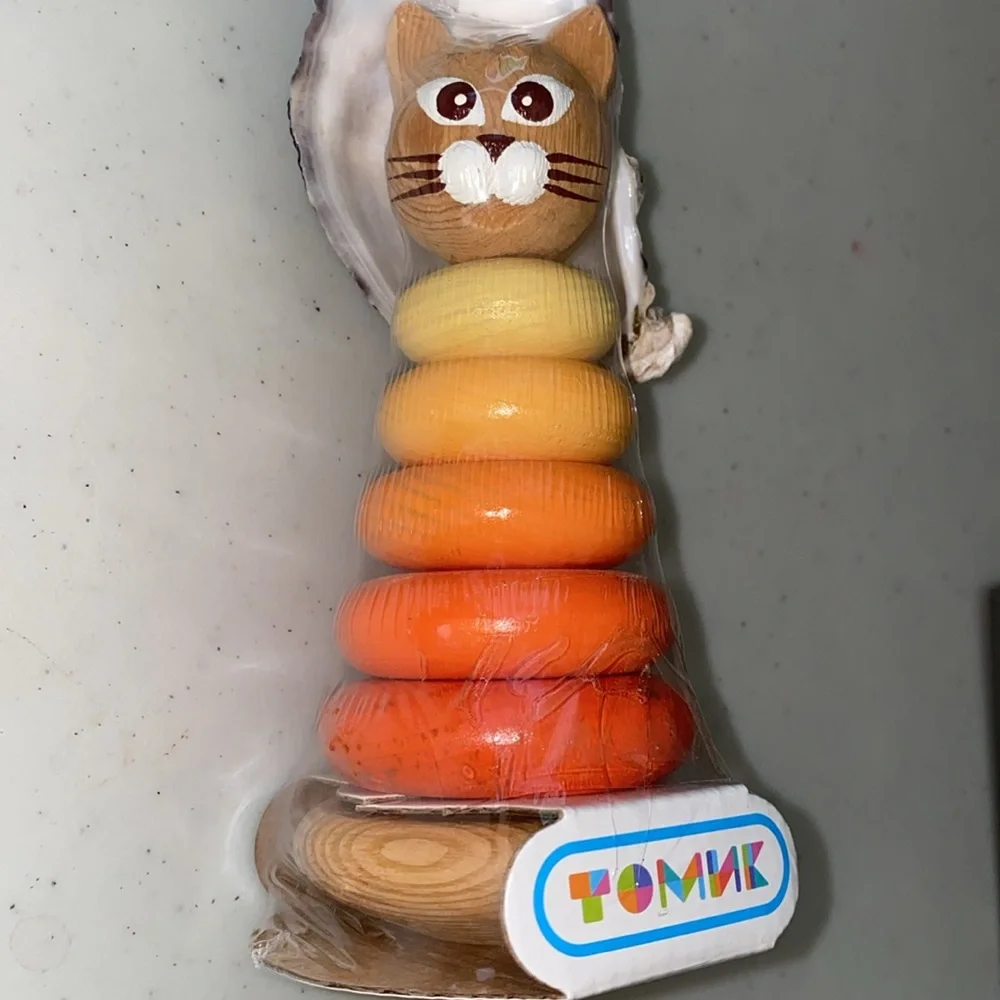 Tomik wooden stacker